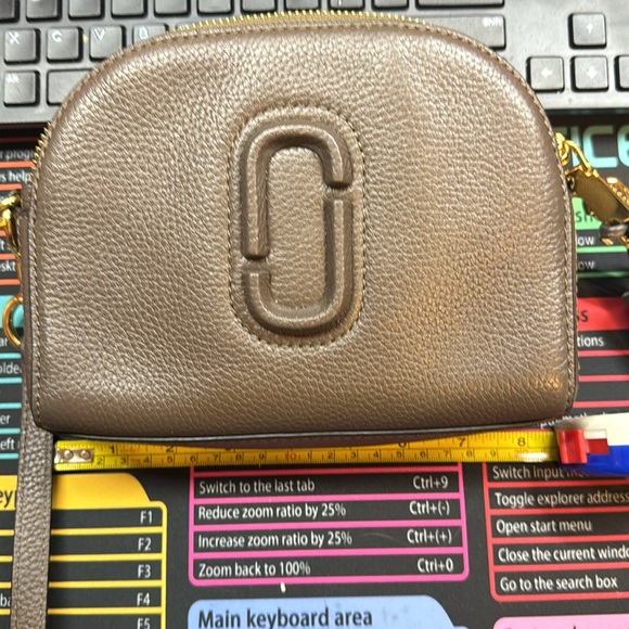 Marc Jacobs The Shutter Crossbody - Picture 4 of 9